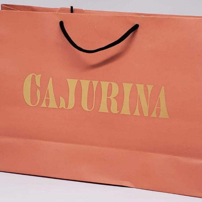 Sacola de Roupa Personalizada: Estilo que Embala!
